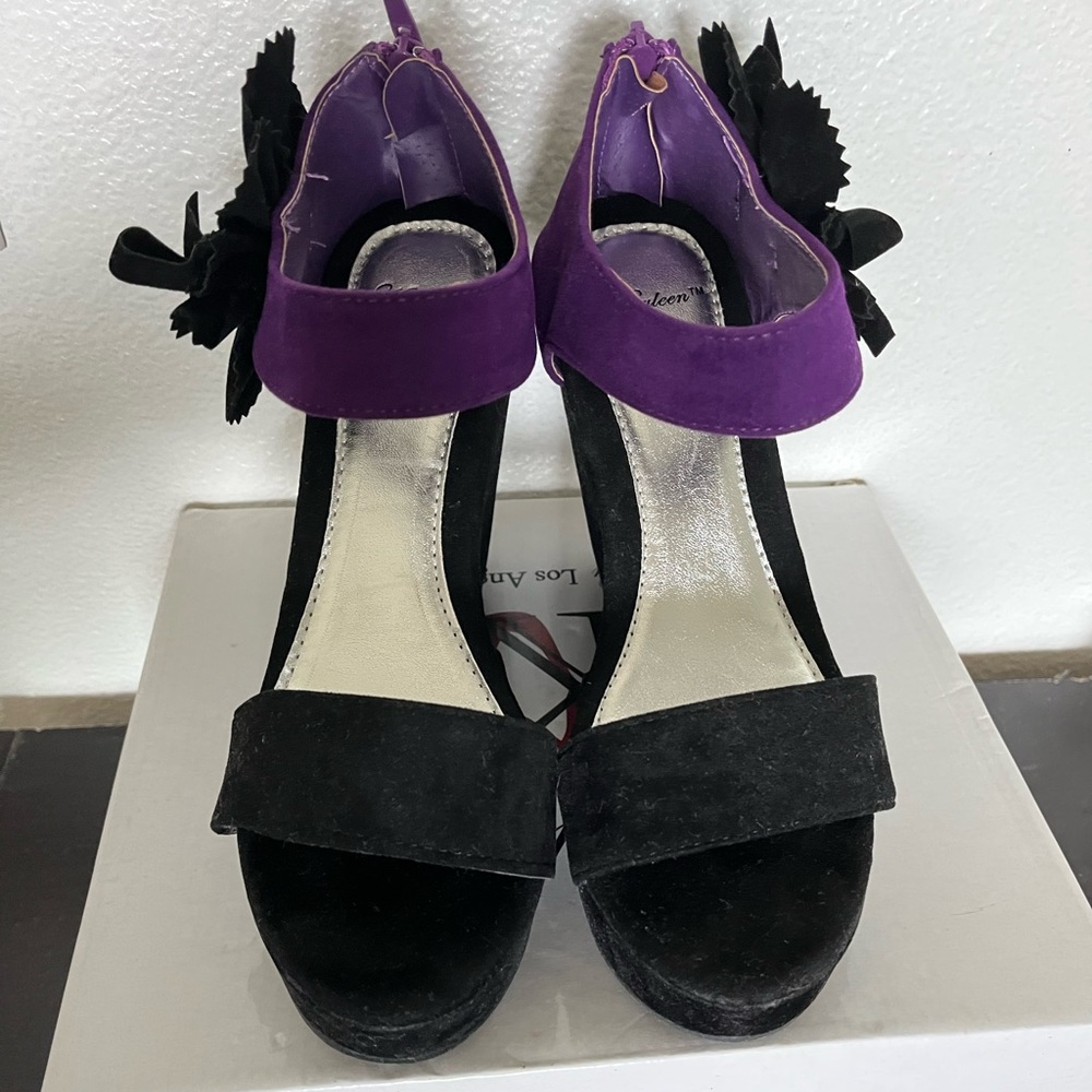 Ladies wedge shoes, black and purple, size71/2